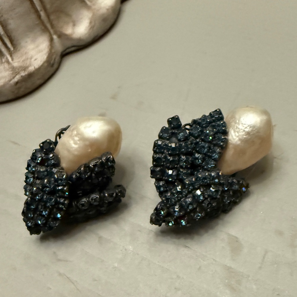 Vendome Cream Faux Pearl with Dark Blue Rhinestones Screw on Earrings VTG Signed